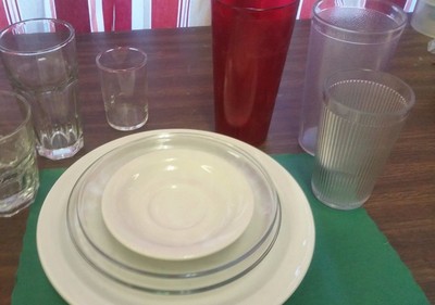 PLATES/GLASSWARE SALESMAN SAMPLES ( 5-PLATES & 5-DRINK CUPS ) CLOSEOUT/AROCOROC