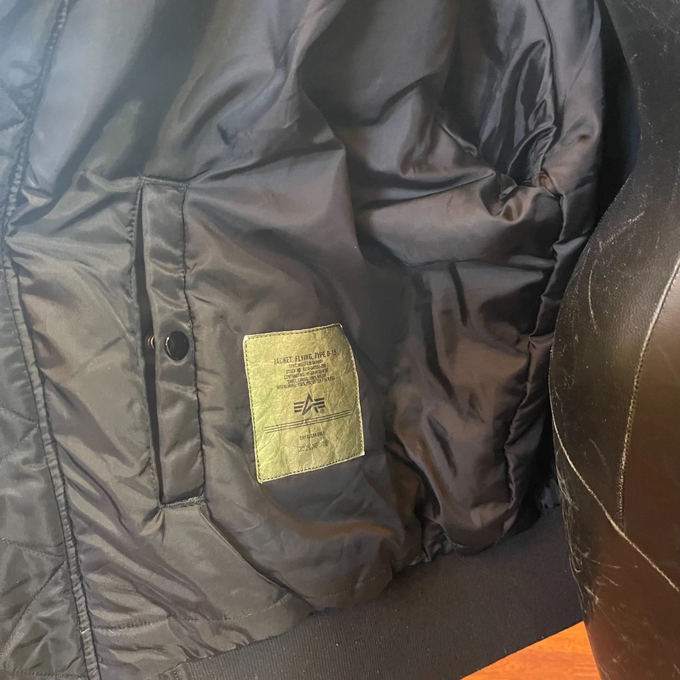 Chaqueta de bombardero Alpha Industries, Inc. negra 3XL ajustada cuello de piel sintética para hombre Foto 4 de 4