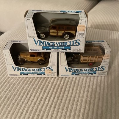 ERTL VINTAGE VEHICLES 32 Ford, 40 Chevy Stake Truck, 1940 Woody . Lot Of 3 . NOS