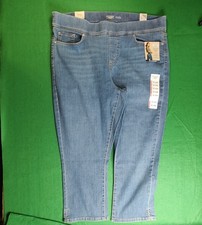 Women's Levi Strauss Totally Shaping Pull-On Capri 18/W34 Jeans