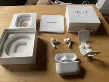 Apple AirPod Pros 1st Generation / With Box. Read Description A2084