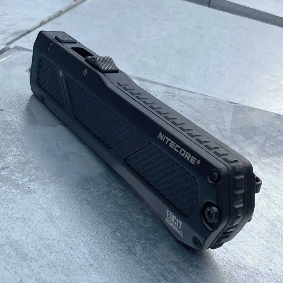 Nitecore EDC17 - Linterna LED con Luz UV y Láser Verde 1500 Lúmenes USB-C - Imagen 4 de 4