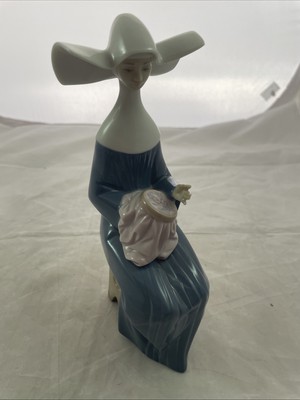 Lladro Time To Sew Nun Blue   #5501 RETIRED Porcelain Figure