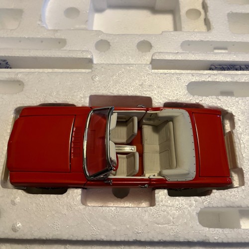 1964 1/2 Ford Mustang Convertible Die Cast Model By The Franklin Mint 1:24 Scale - Picture 12 of 15