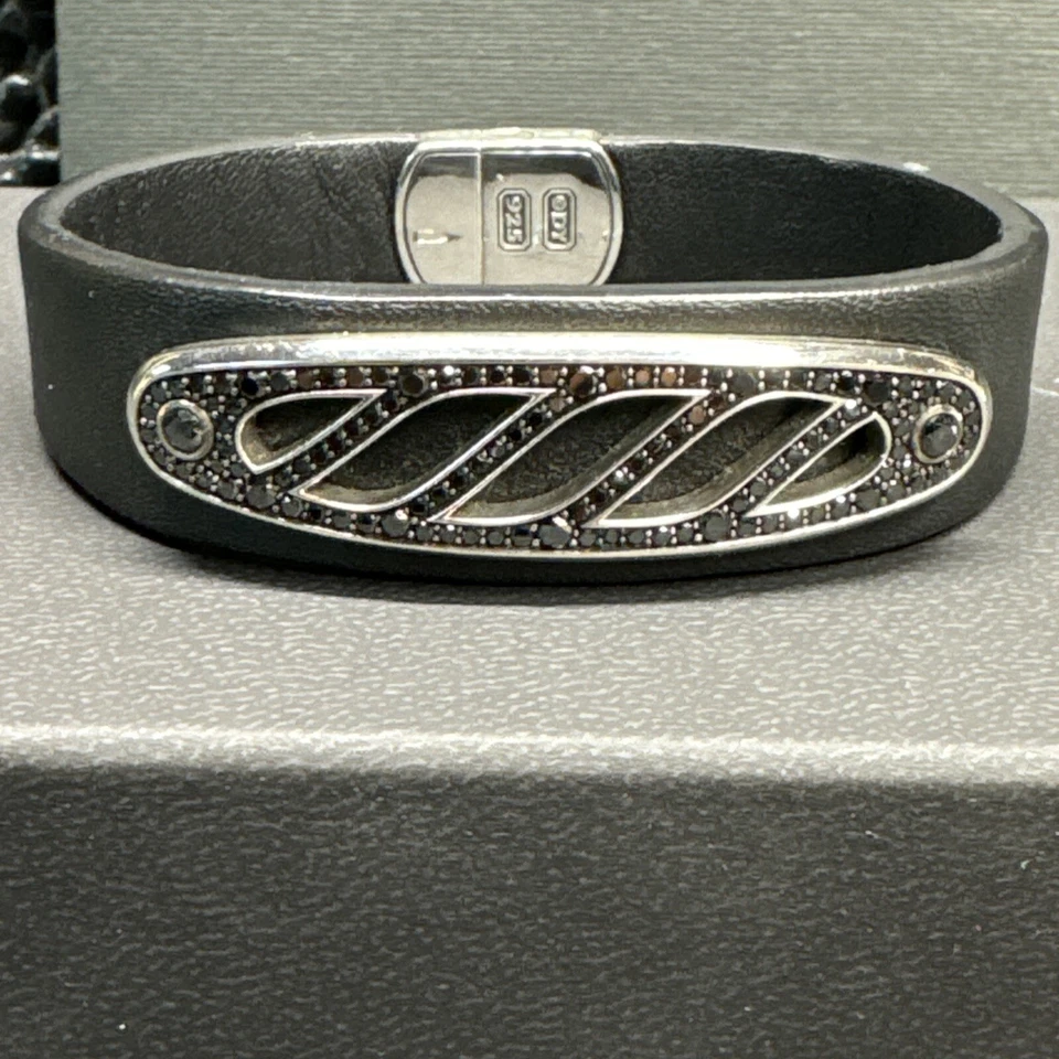 "Brazalete de eslabones de cable gráfico David Yurman 8"" pavé de diamantes negros (M) $1,900" Foto 2 de 4