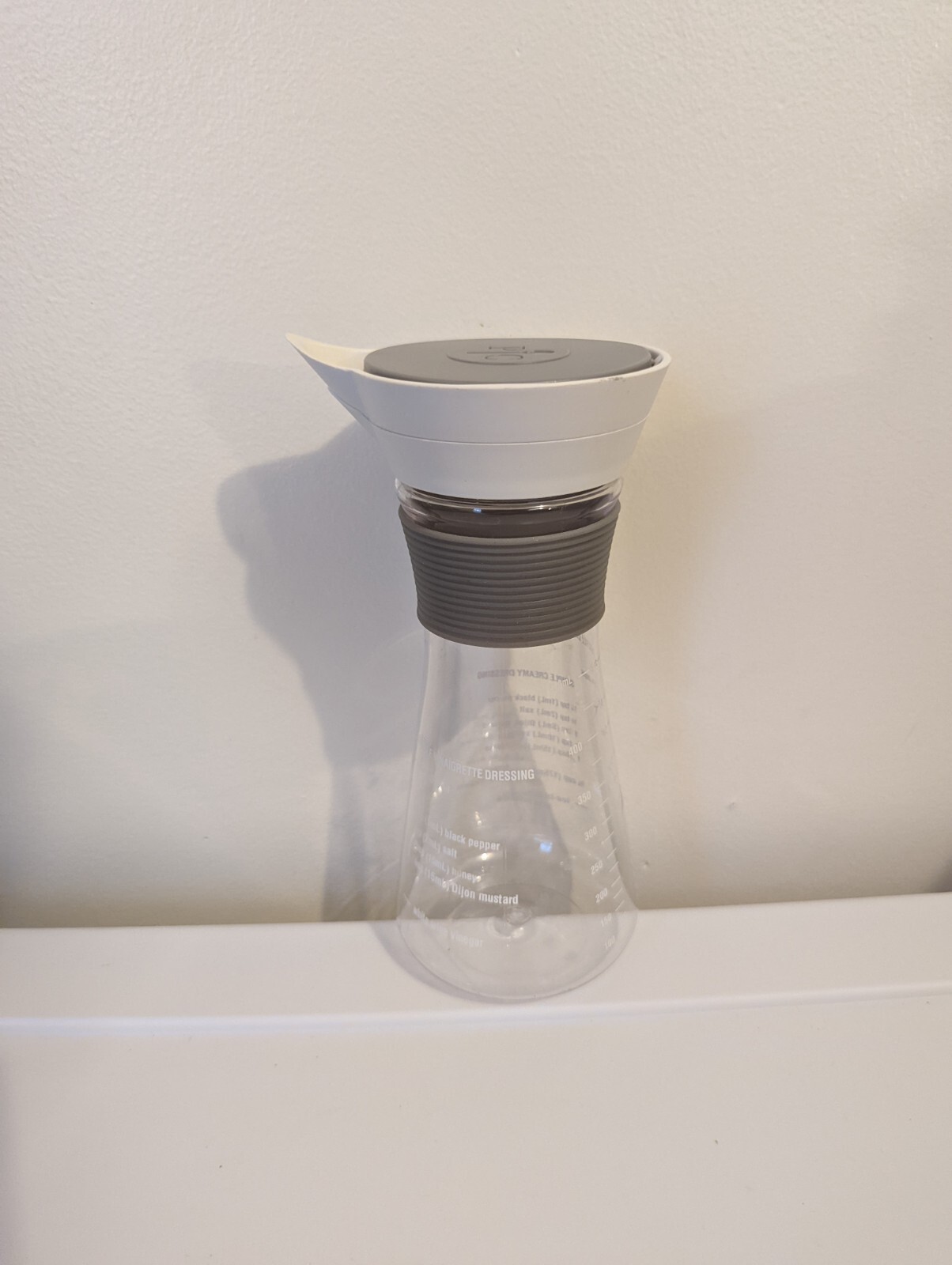 Pampered Chef 15 oz Salad Dressing Mixer & Dispenser with Measure & Pour Function