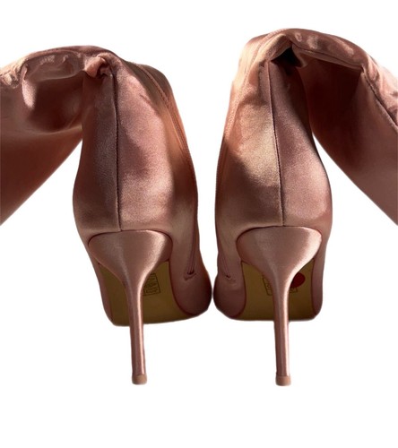 Botas hasta la rodilla Dolls Kill-Public Desire Baddie talla US6 rosa satinado aguja nuevas sin caja - Imagen 4 de 6