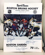 1971 BRUINS PROGRAM AUTOGRAPHED on COVER BY PHIL ESPOSITO KEN HODGE W.CASHMAN