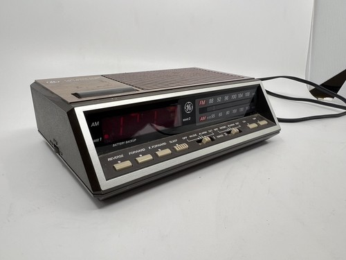 Radio Reloj Despertador GE Vintage Modelo 7-4616A - Dos Tiempos de Despertación Probados y Funcionando - Imagen 3 de 6