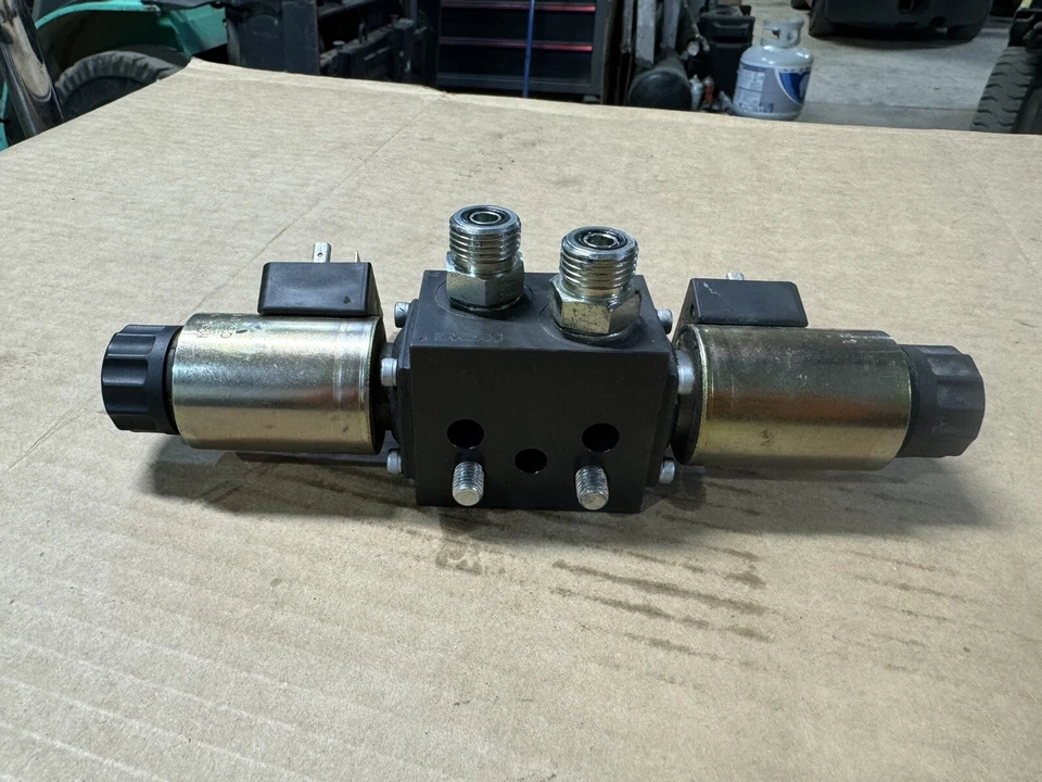 BUEN USADO HAWE TOYOTA CARRETILLA ELEVADORA VÁLVULAS DE CARRETE DIRECCIONAL SWR 14 D 923349-002 Foto 4 de 4