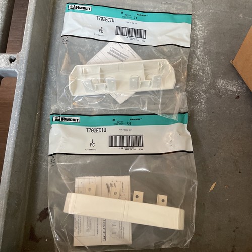 Panduit T702ECIW Twin-70 tappo terminale, bianco sporco (QTÀ 2) - Foto 1 di 3