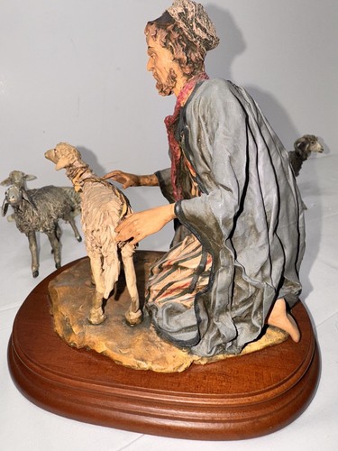 Angela Tripi christliche Krippe Hirte mit Schaf Figur plus extra Schaf - Bild 8 von 24
