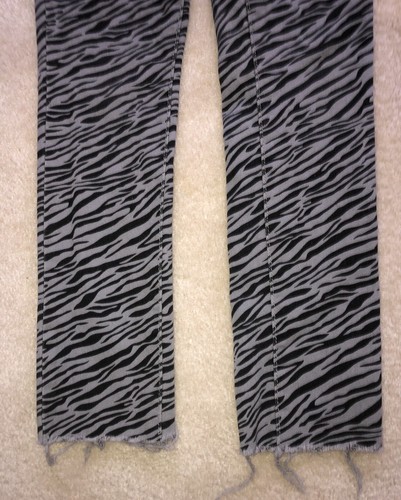 FOREVER 21 zebra print 2.1 Denim Skinny Jeans Sz 24 (28 x 26) hard to find - Picture 7 of 18