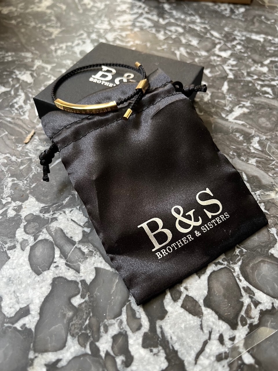 Bracelet noir et plaqué or 18 carats - Coffret bijoux n°39 élégant pour homme