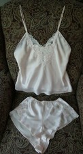 VINTAGE DELICATE SATINY PINK w/FLORAL APPLIQUE  LACE NATORI CAMI  SHORT PJ'S S