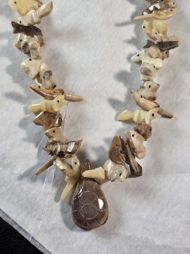 Collana fetish metà secolo con perle Zuni Heshi intagliate a mano - Foto 2 di 16