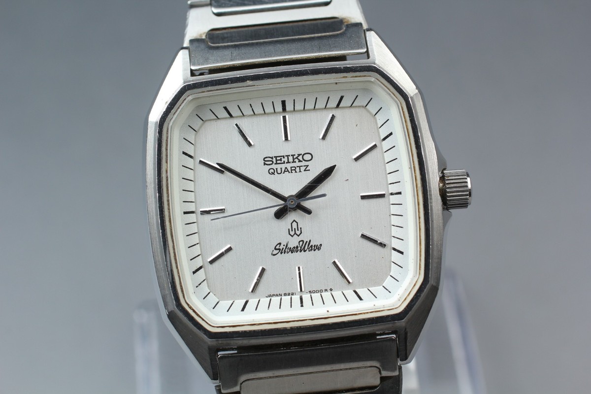 Vintage 1980 Seiko Silver Wave 8221-5000 Tank Dial Quartz Mens 