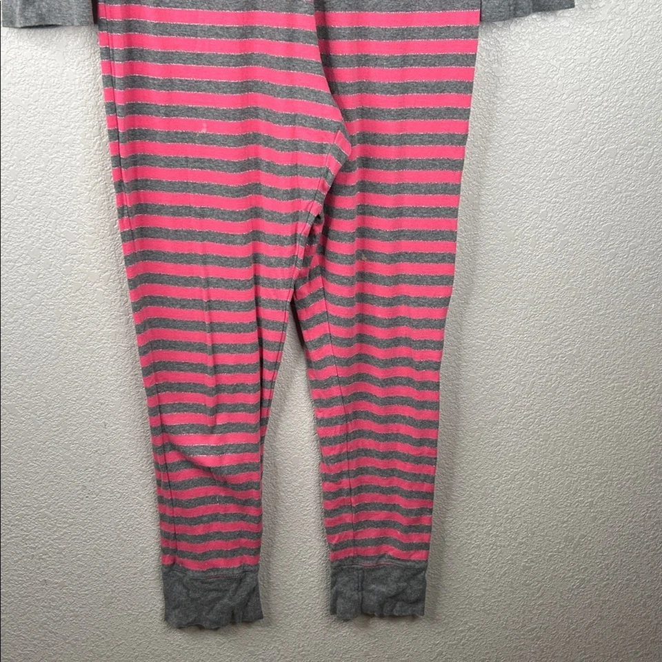 Xhilaration 粉色和灰色条纹舒适棉连体睡衣,尺寸 M — 第 3/4 张图片