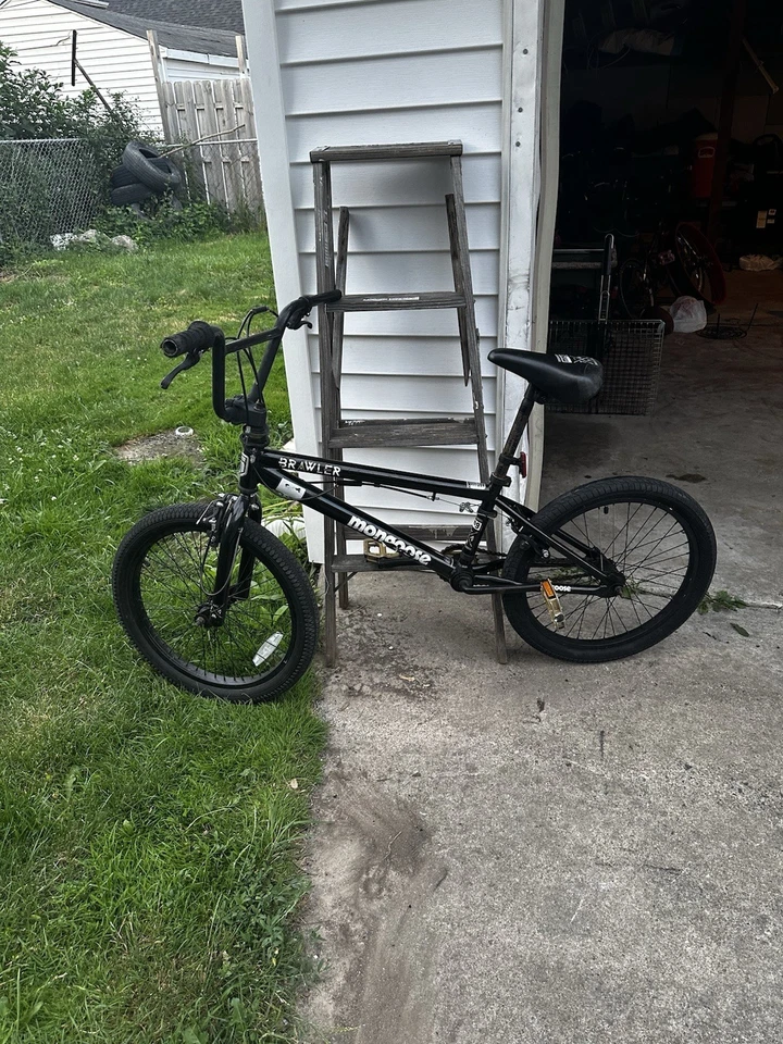 Mongoose Brawler 20 inch BMX Bike - Black - Image 2 of 4