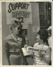 1971 Press Photo Mrs. Jake Kupp & Mrs. Jean Bailey- Super Turf Sales on Canal St