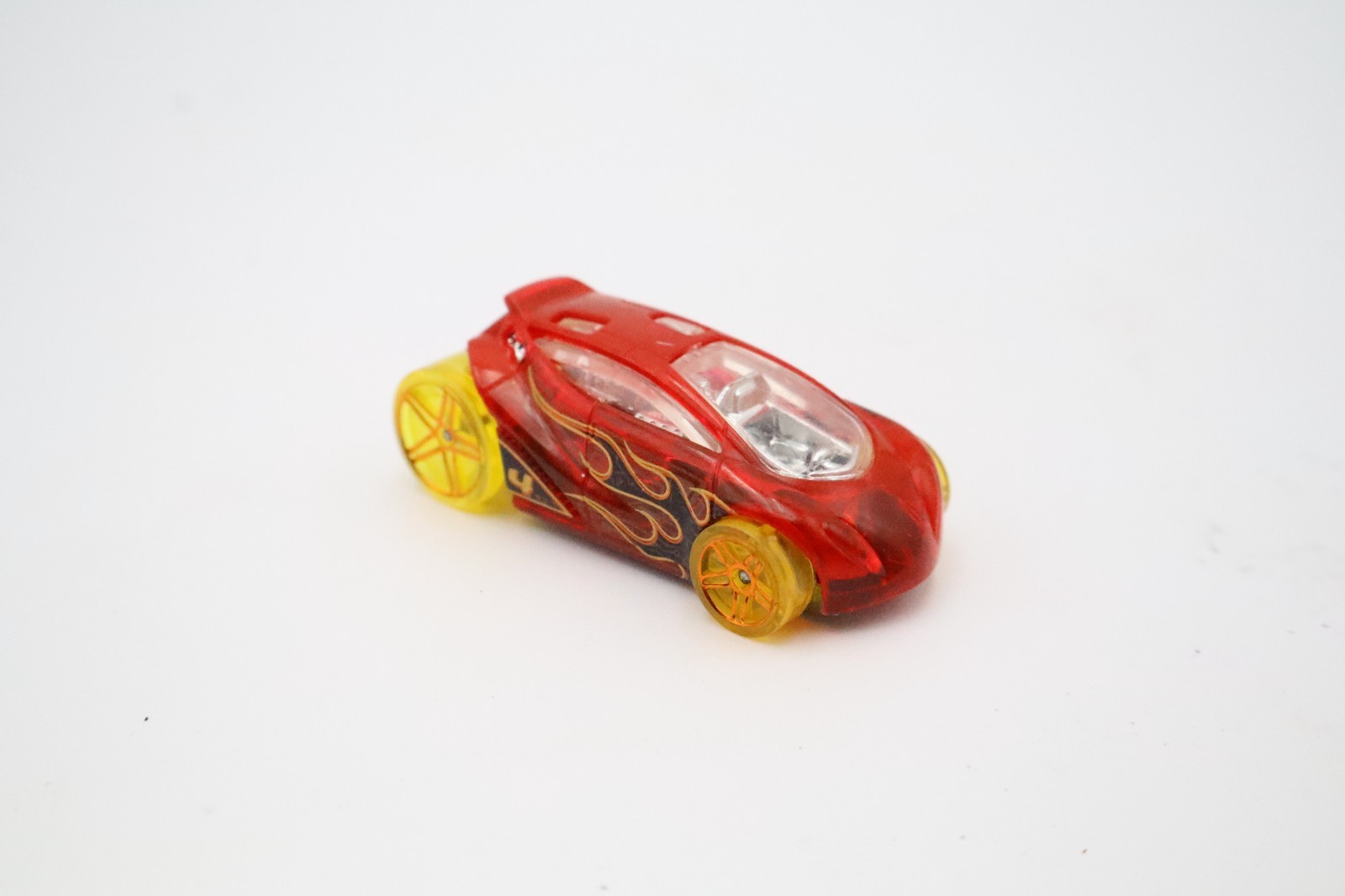 Hot Wheels Power Pistons™ 2005 Red w/ Flames Yellow Wheels Fantasy Diecast Car