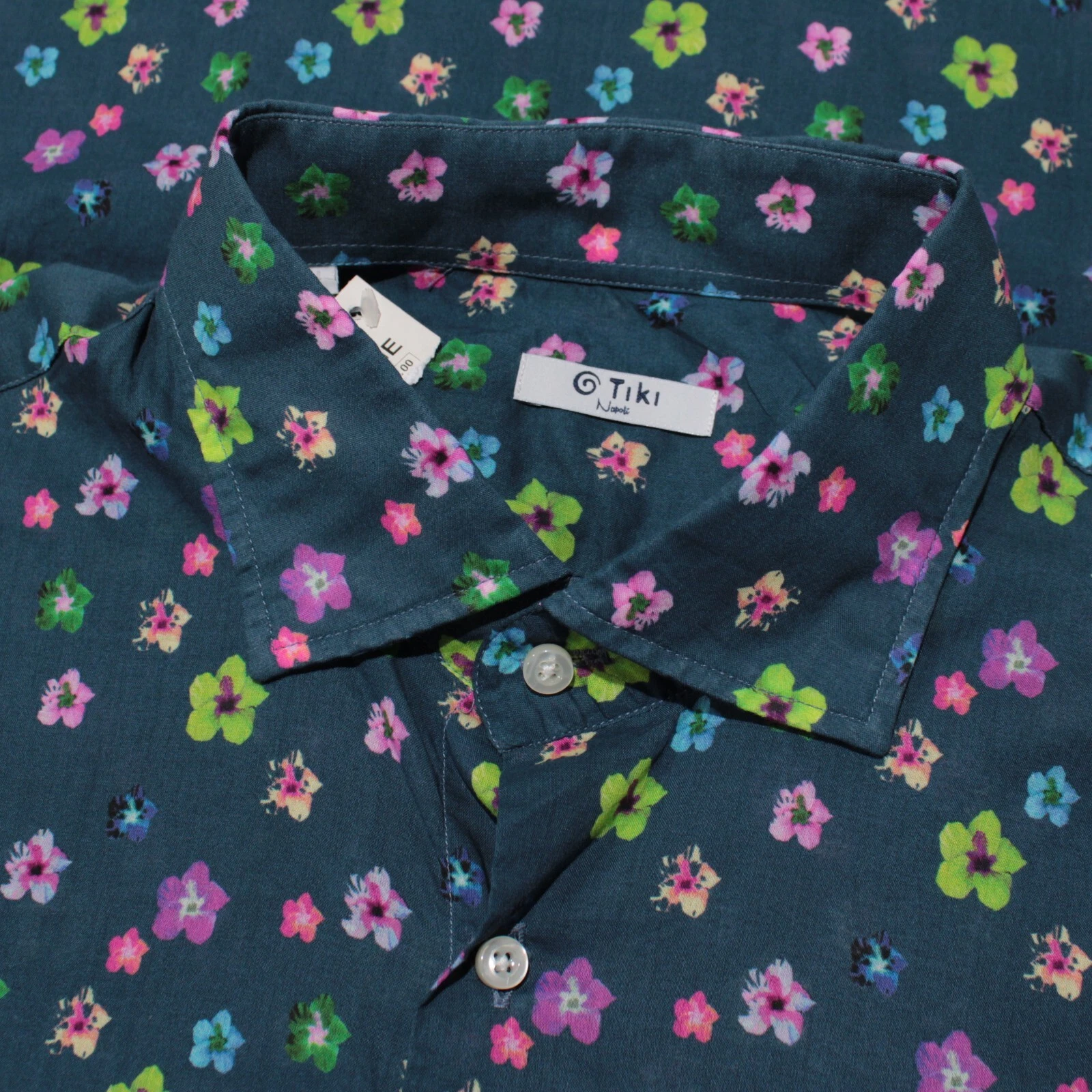 Tiki NWOT Casual Button Down Shirt Size Large in Blue/Multi Floral 100% Cotton