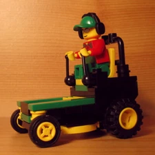 DadventureDan's CUSTOM ZERO TURN MOWER GREEN for LEGO town city lawn service set