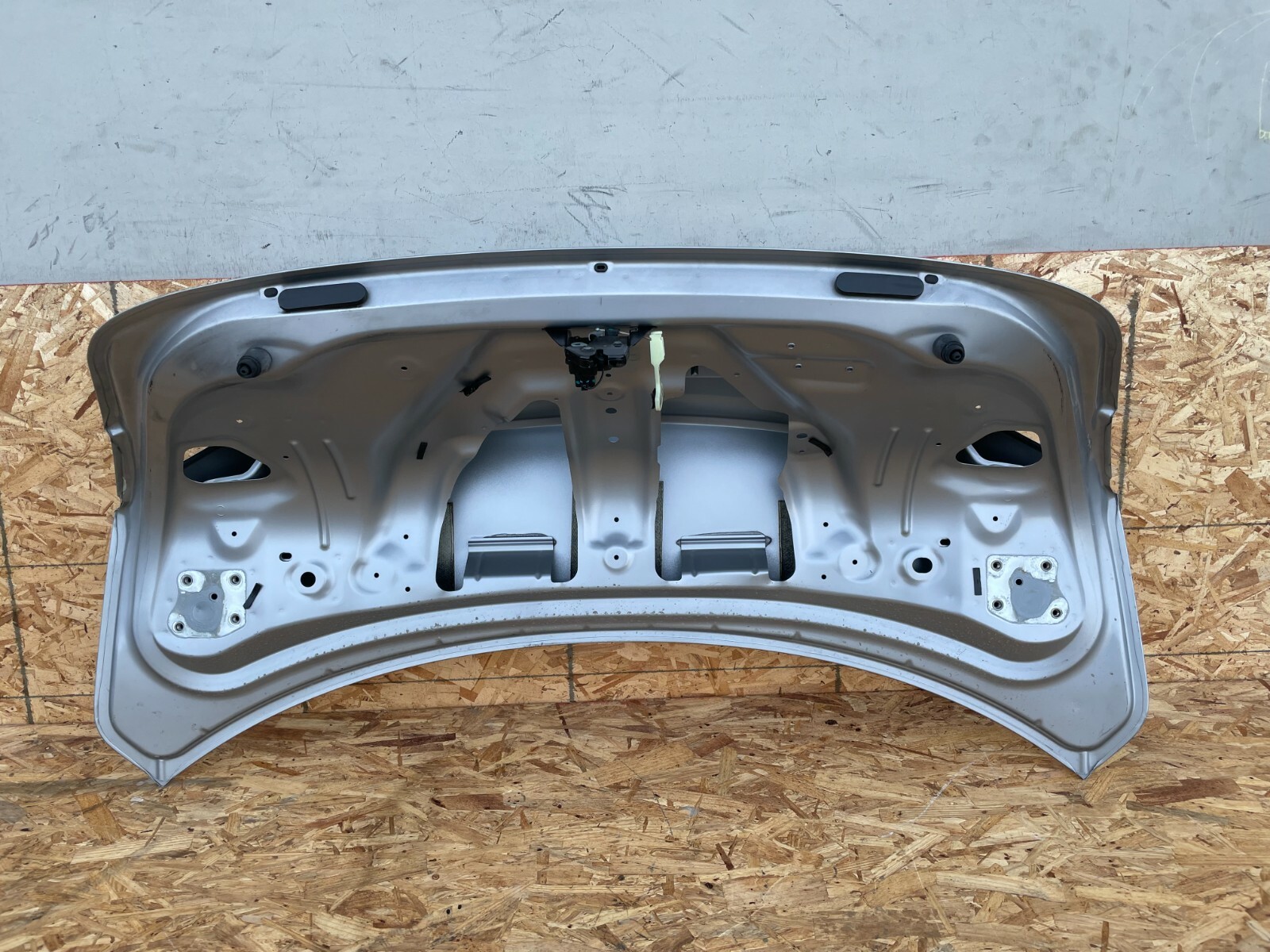 TRUNK LID COVER TAIL GATE ASSEMBLY OEM 42K 14-19 MASERATI GHIBLI S