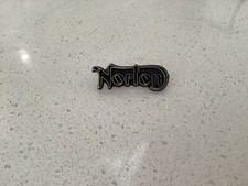 NORTON MOTORCYCLE METAL BLACK BACKGROUND HAT PIN /LAPEL PIN BADGE