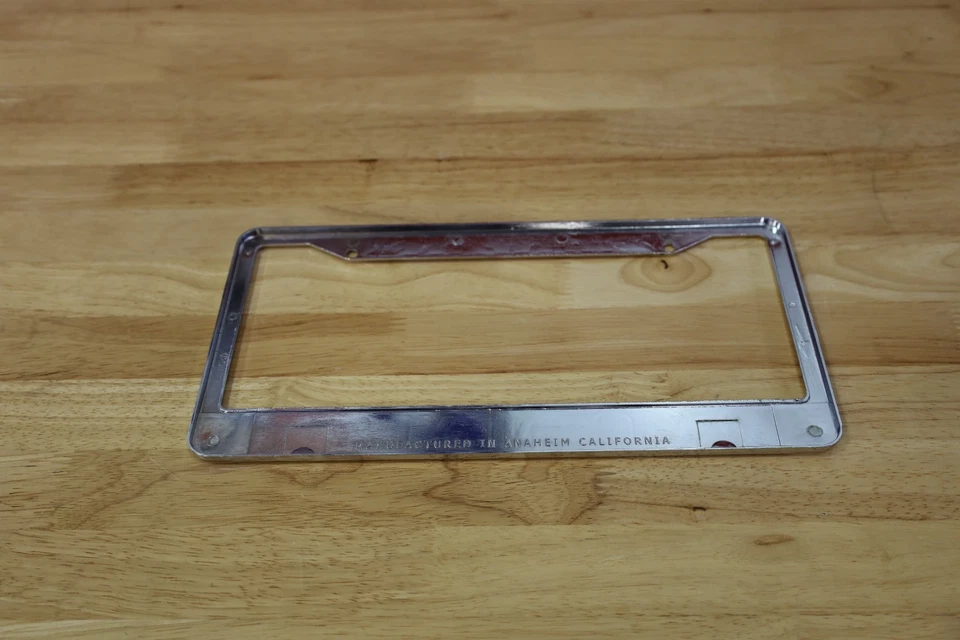 Marco de matrícula Mooneyes Moon cromado rojo Hawaii MG023HWRD EE. UU. Foto 3 de 3