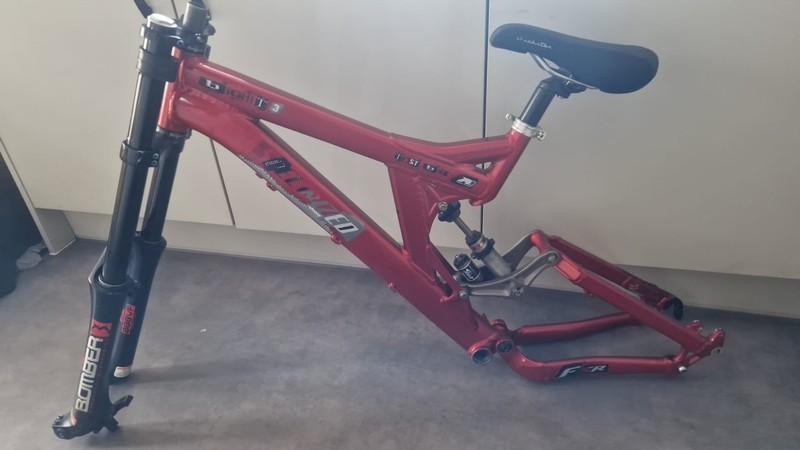 Specialized Bighit 06 Downhill Frame Medium 26"