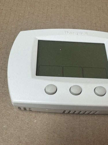 Honeywell FocusPro 6000 TH6110D1021 Programmable Digital Thermostat - Picture 11 of 11