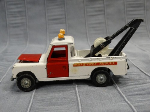 Dinky Toys 109 WB Land Rover Wrecker Motorway Rescue, White - Picture 3 of 6