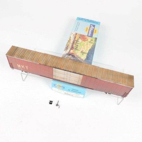 Custom Weathered Athearn HO Scale Katy MKT #3003 86' Double Plug Door Box Car - Picture 4 of 8