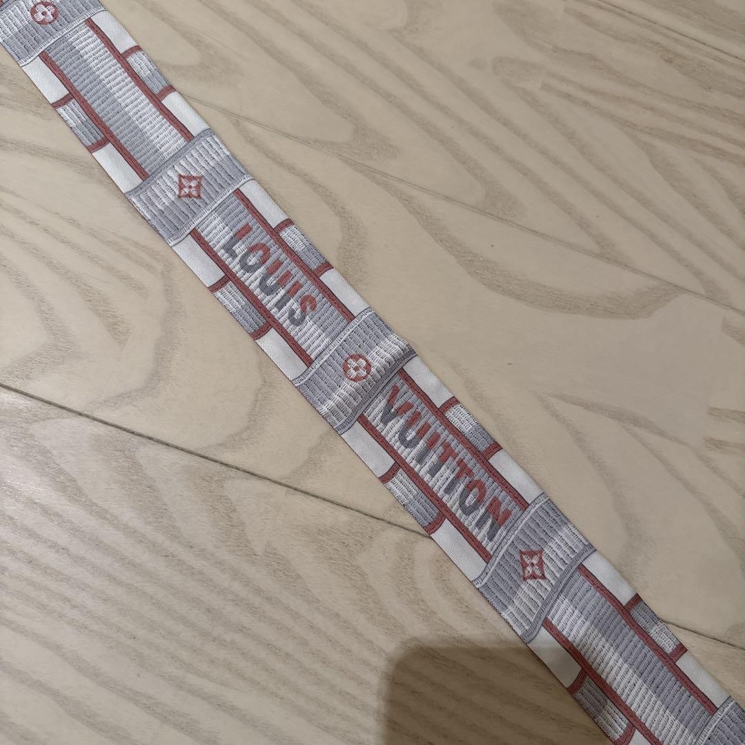 Louis Vuitton Monogram Scarf Stylish Luxury Fashion Accessory