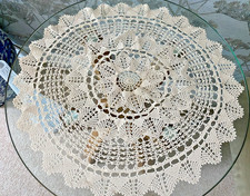 VINTAGE PINKY BEIGE COTTON HAND  CROCHET LACE LARGE ROUND DOILY/TABLE MAT~20"