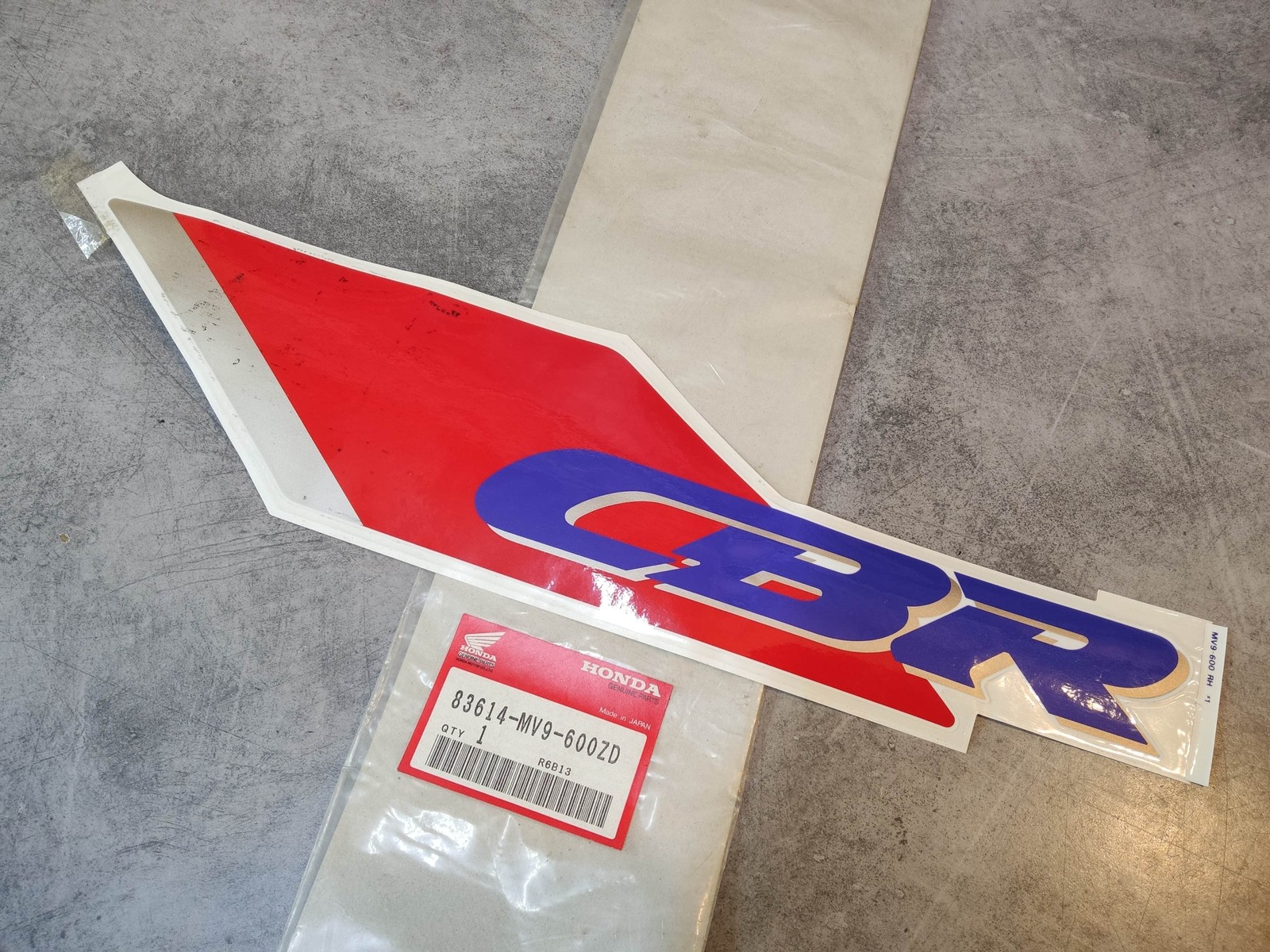 Sticker moto Honda CBR600 F F2 adhésif flanc droit noir 83614-MV9-600ZD