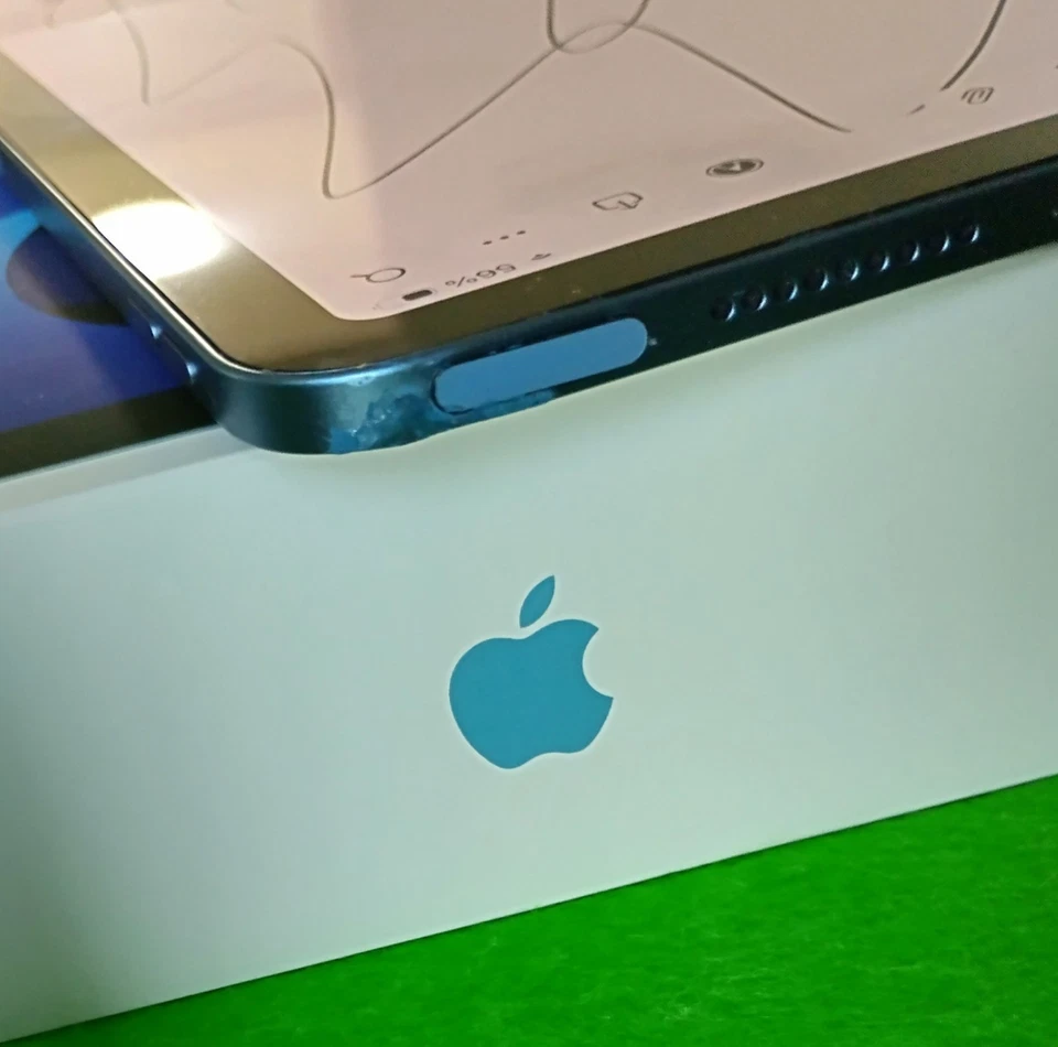 Apple iPad Air 5a Gen. 64GB, Wi-Fi, 10,9" - Blu M1 + Penna - Immagine 4 di 4