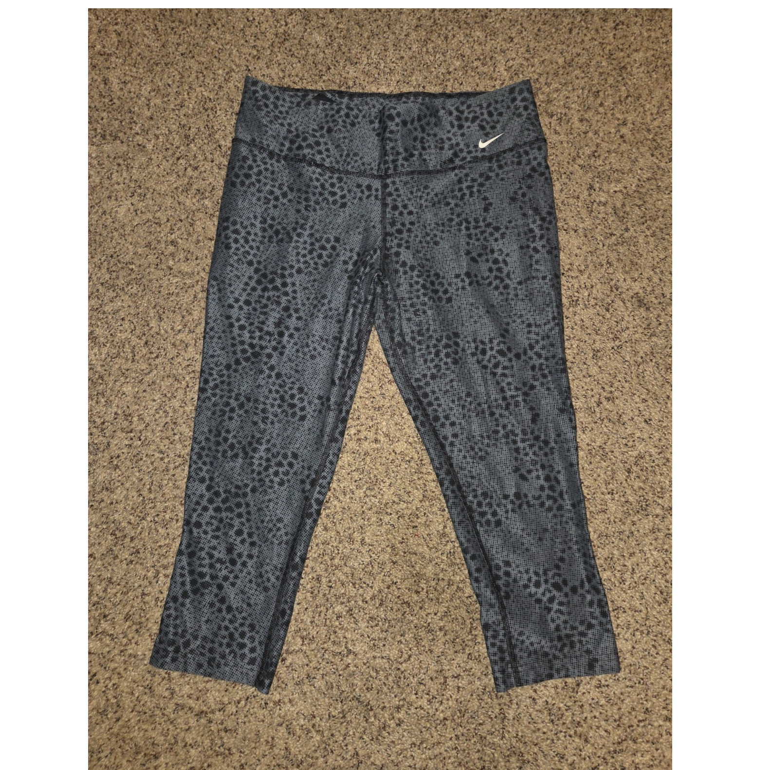 Nike Dri-FIT Women's Cropped Leggings Gray/Black Animal Print Logo Size L