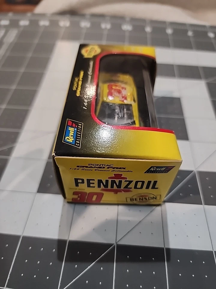 Pontiac Grand Prix 1996 Johnny Benson #30 Pennzoil escala 1:64 Revell Foto 4 de 4