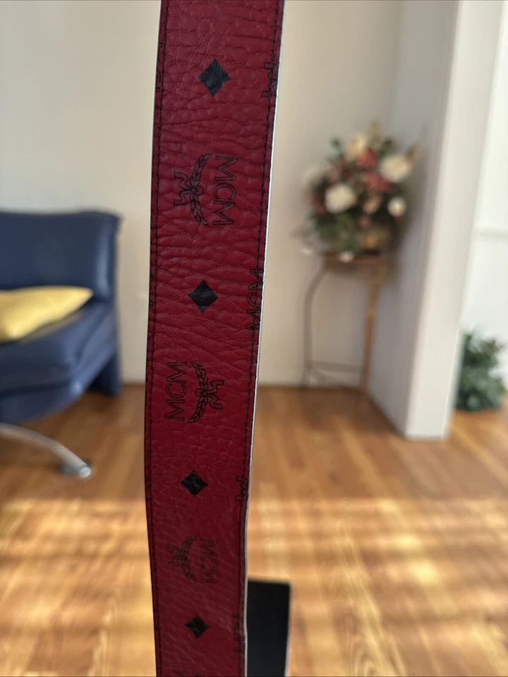 NUEVO CINTURÓN AJUSTABLE REVERSIBLE ROJO A NEGRO MCM HEBILLA DORADA Foto 4 de 4