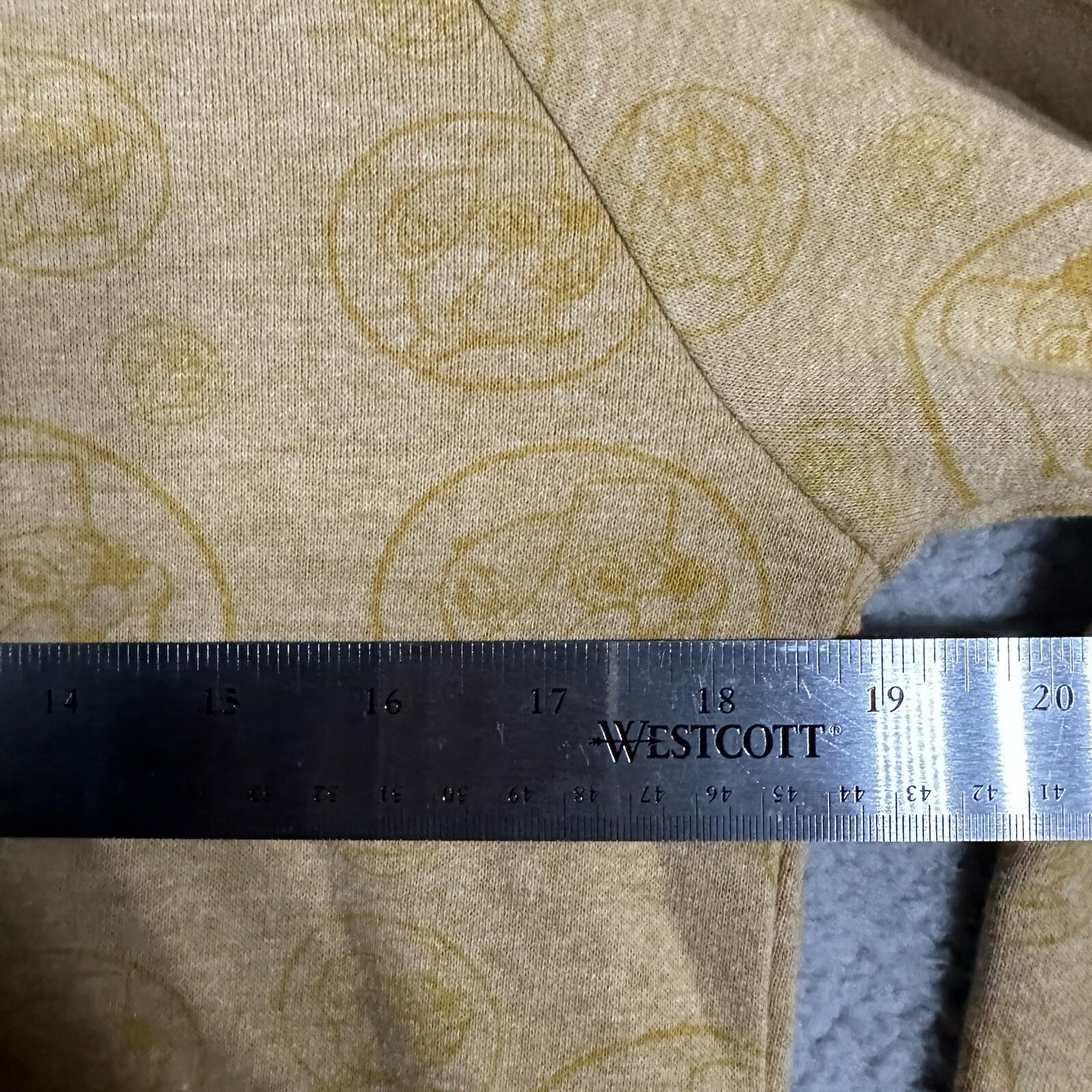 Buc-ees Beaver Lightweight Pullover Hoodie Shadow Logo Print Gold Size M