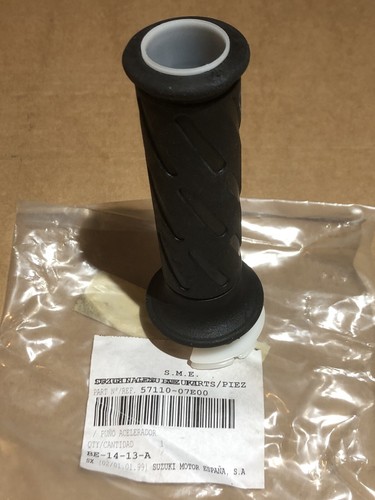 Suzuki GS500E RF600R RF900R TU250X NOS OEM Throttle Grip & Sleeve 57110-07E00 - Picture 4 of 9