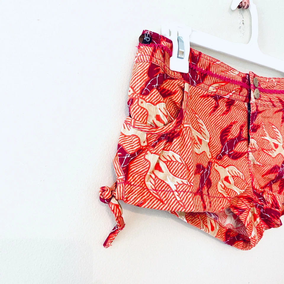 Pantalones Cortos Free People Cheeky Estampado Pájaro Gorrión Corbata Lateral Tiro Bajo Rosa Talla 2 Foto 2 de 4