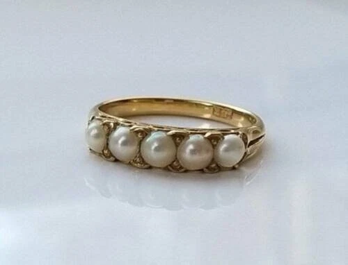 Anillo de boda de lujo con perlas simuladas de corte redondo de 3 quilates enchapado en oro amarillo de 14 quilates Foto 3 de 4
