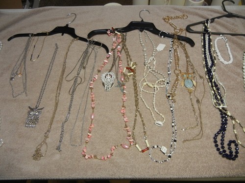 VINTAGE JEWERY, USED, OVER 25 PCS ALL SOLD TOGETHER MOSTLY LONG NECKLACES - Picture 13 of 15