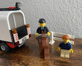 LEGO City 7635 Horse Trailer Complete 2 Minifigures Car Saddle Limited Edition