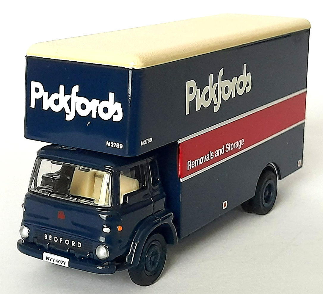 EFE 23602 Bedford TK Luton Short Rigid Box Van - Pickfords  - Scale 1:76