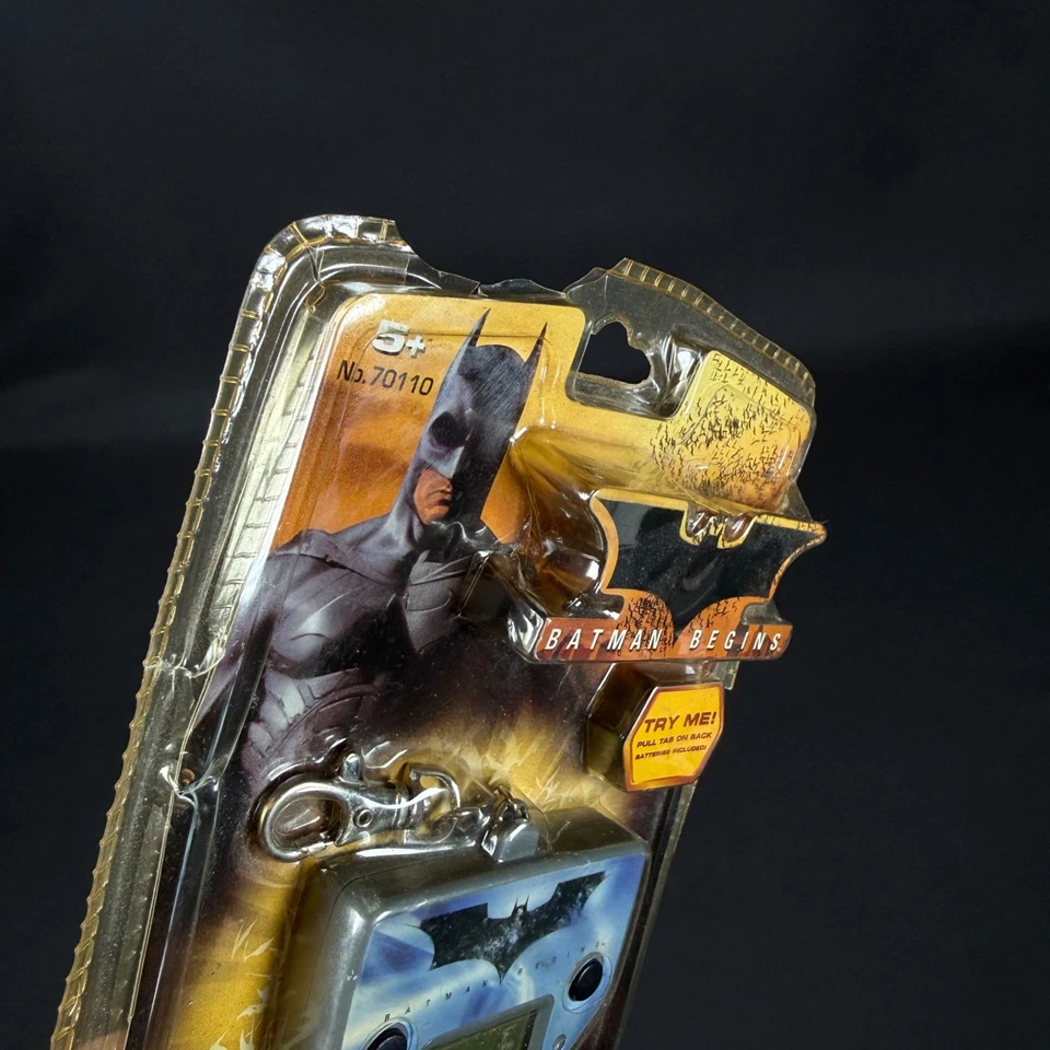 蝙蝠侠开始DC漫画老式蝙蝠车液晶视频游戏钥匙扣吊饰新品 — 第 2/4 张图片