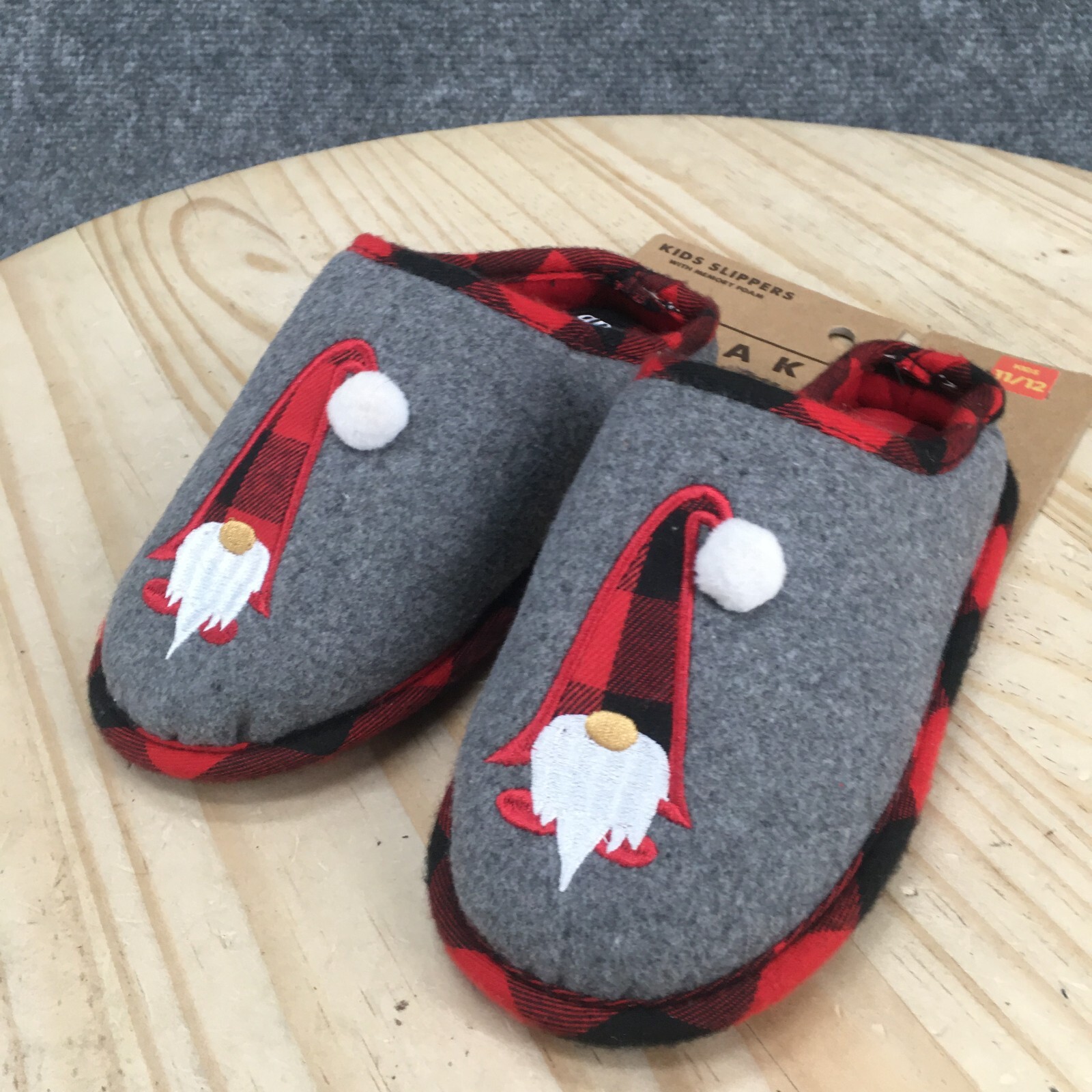 Dakota Youth 11-12 Gray Fleece Slip-On Mule Slippers Holiday Gnome Style-image
